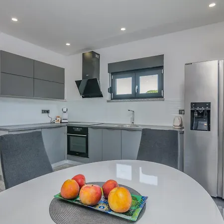 Enie Ferienhaus Garica