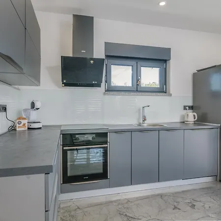 Enie Ferienhaus Garica