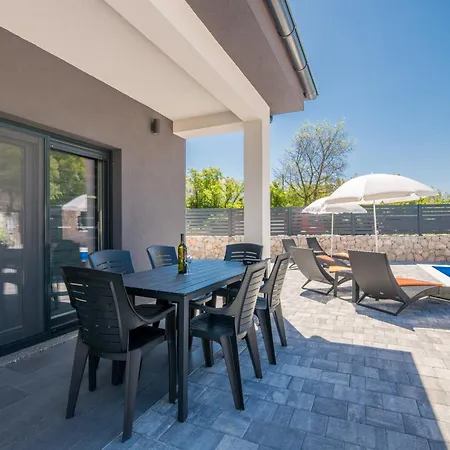 Enie Ferienhaus Garica