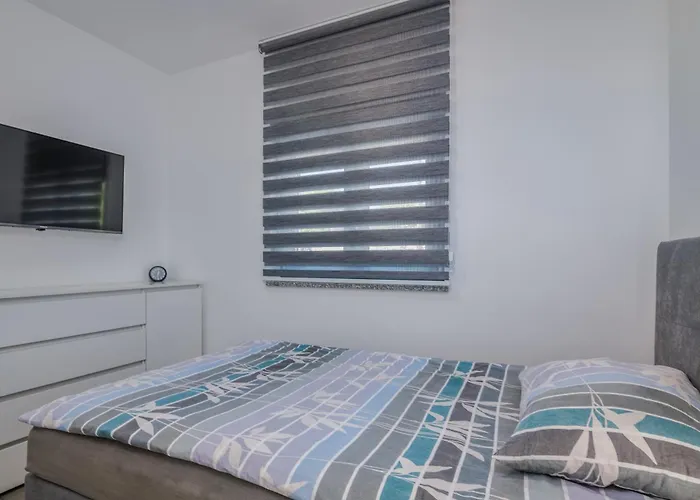 Enie Semesterbostad *