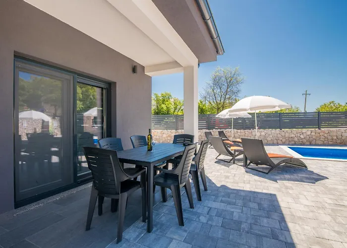 Enie Semesterbostad Garica